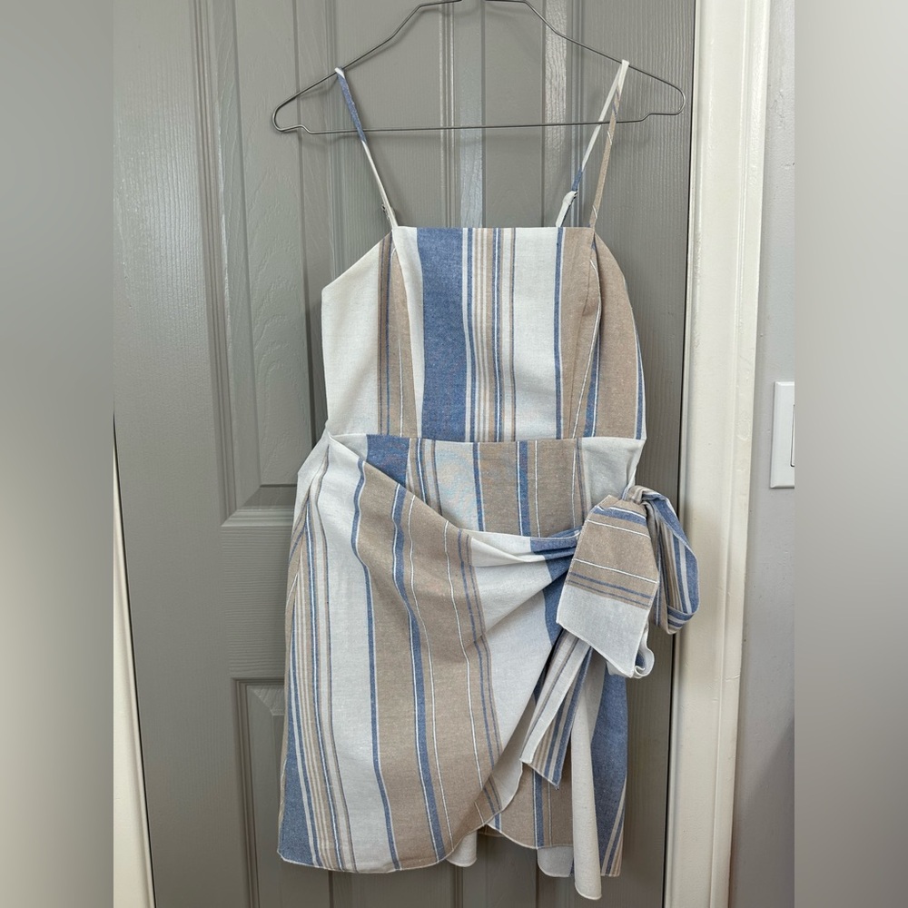 L'ATISTE White and Blue Spaghetti Strap Sundress for Wedding Guest